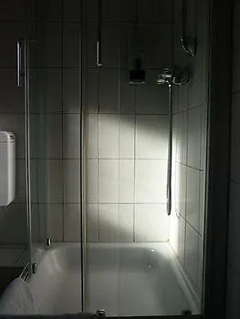 Отель Airport Hotel Hallbergerhof