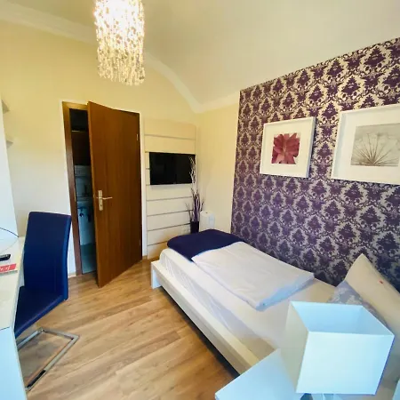 Отель Airport Hotel Hallbergerhof