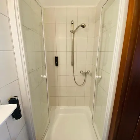 Airport Hotel Hallbergerhof Отель 2*