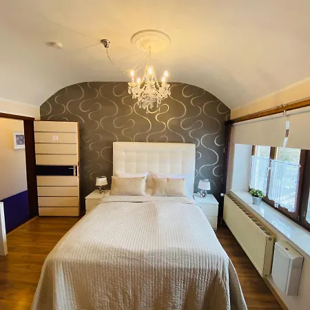 Отель Airport Hotel Hallbergerhof