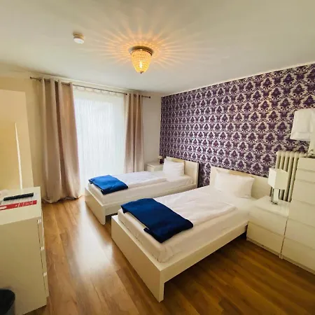 Отель Airport Hotel Hallbergerhof 2*