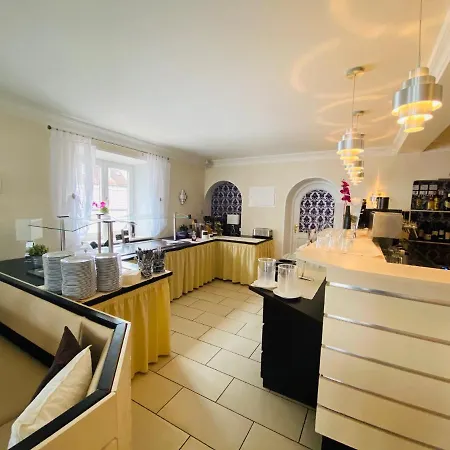 Airport Hotel Hallbergerhof 2* Халльбергмос