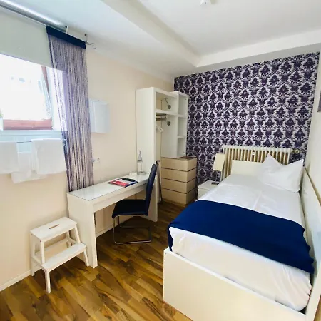 Airport Hotel Hallbergerhof Отель