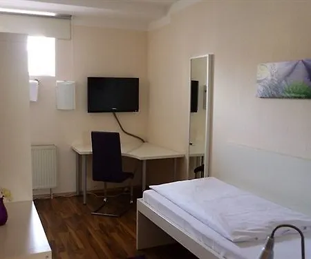 Airport Hotel Hallbergerhof
